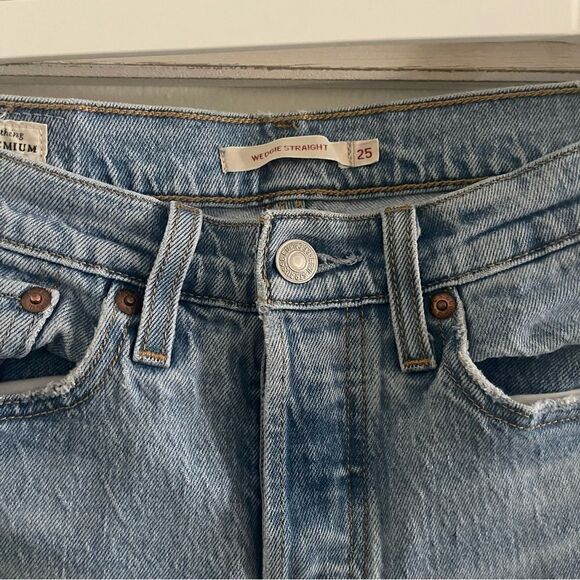 Levi’s Wedgie Straight - Light Wash - Picture 5 of 12